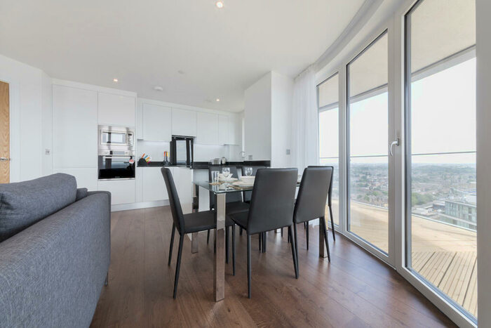 3 Bedroom Apartment To Rent In Gateway Tower, Western Gateway, Royal Victoria, London, E16