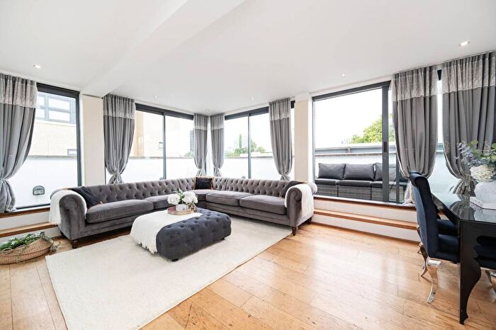 2 Bedroom Penthouse To Rent In Basing Place, Shoreditch, London, E2
