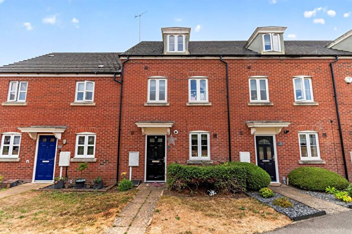 3 Bedroom Terraced House For Sale In Banks Crescent, Stamford, PE9