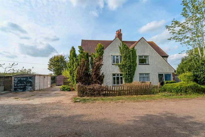 3 Bedroom Semi-Detached House To Rent In Copthill Lane, Kingswood, Tadworth, KT20