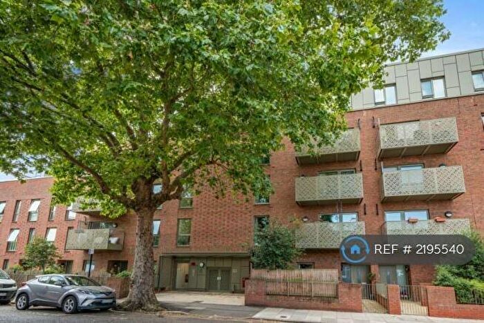 1 Bedroom Flat To Rent In Warren Court, London, SE5