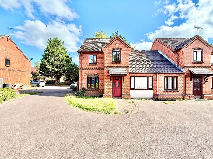 3 Bedroom Detached House For Sale In Muirfield, Luton, LU2