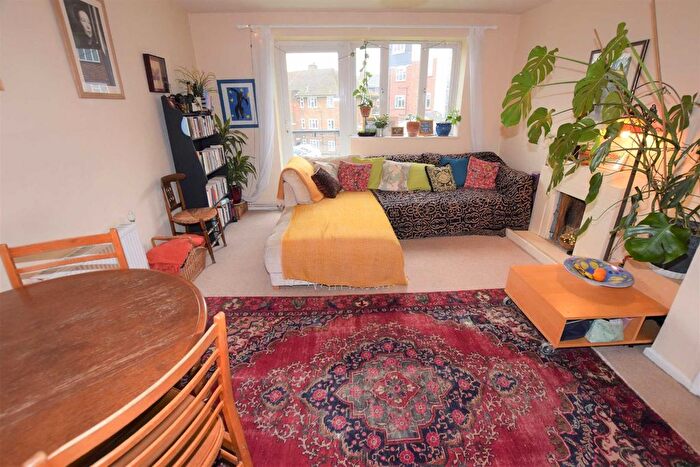 2 Bedroom Flat To Rent In Oak Lane, East Finchley, N2