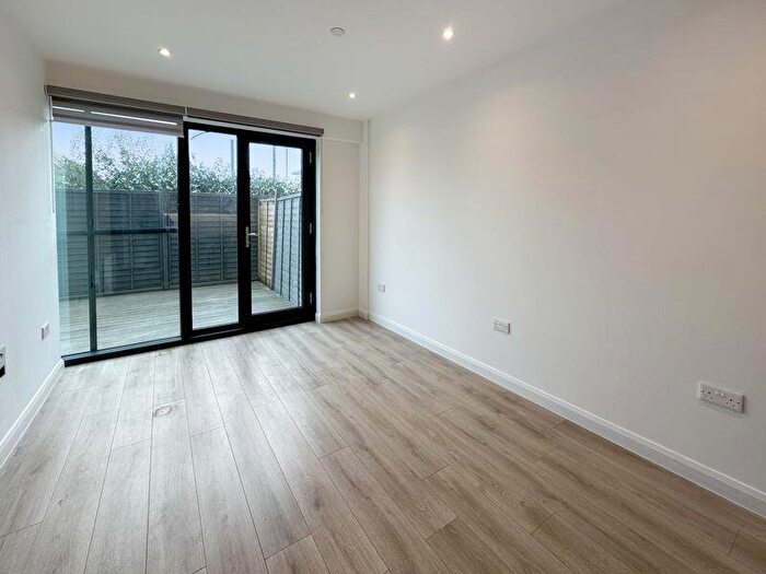 2 Bedroom Flat To Rent In Chesterfield House, Bath Road, Slough, SL1