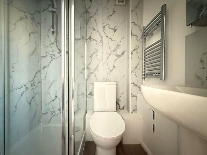 1 Bedroom Studio To Rent In Emanuel Avenue, London, W3