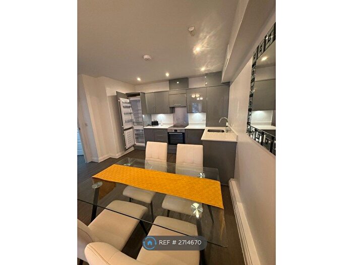 2 Bedroom Flat To Rent In Mariners Court, The Docks, Gloucester, GL1