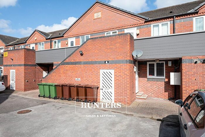 3 Bedroom Flat To Rent In West Street, Castleford, WF10