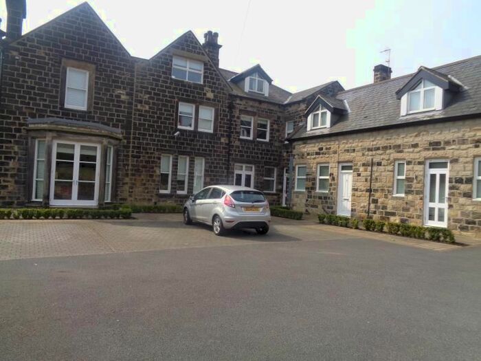 3 Bedroom Flat To Rent In Holmefield House, North Hill Road, Headingley, Leeds, LS6