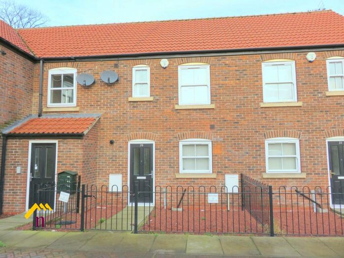 2 Bedroom Town House To Rent In Rainbow Close, Thorne, Doncaster, DN8