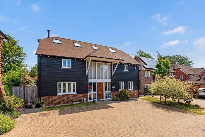 5 Bedroom Detached House For Sale In Watercress Way, Medstead, GU34
