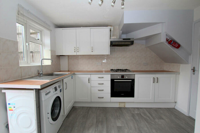 3 Bedroom Terraced House To Rent In London, N11