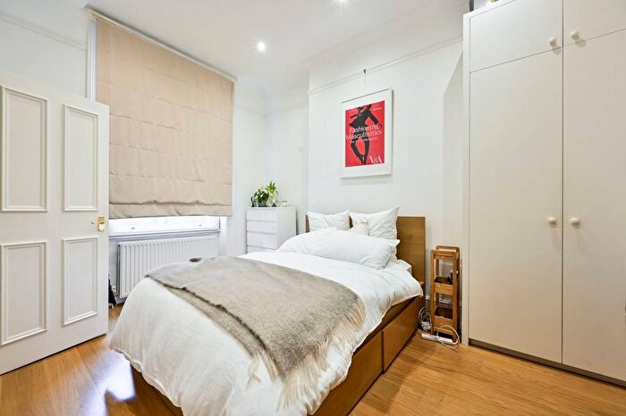 1 Bedroom Flat To Rent In Kempsford Gardens, Earls Court, London, SW5