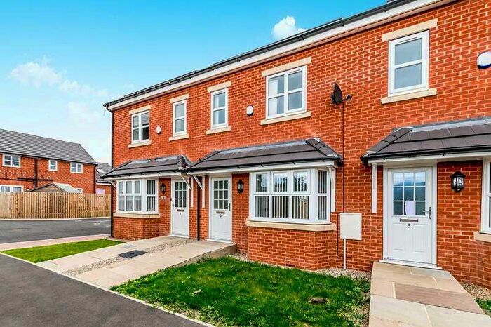 3 Bedroom House To Rent In Langbar Mews, Leeds, LS14