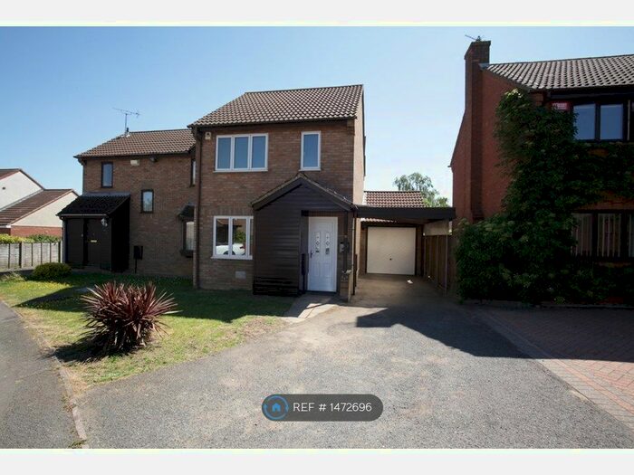 3 Bedroom Semi-Detached House To Rent In Trafalgar Avenue, Milton Keynes, MK3