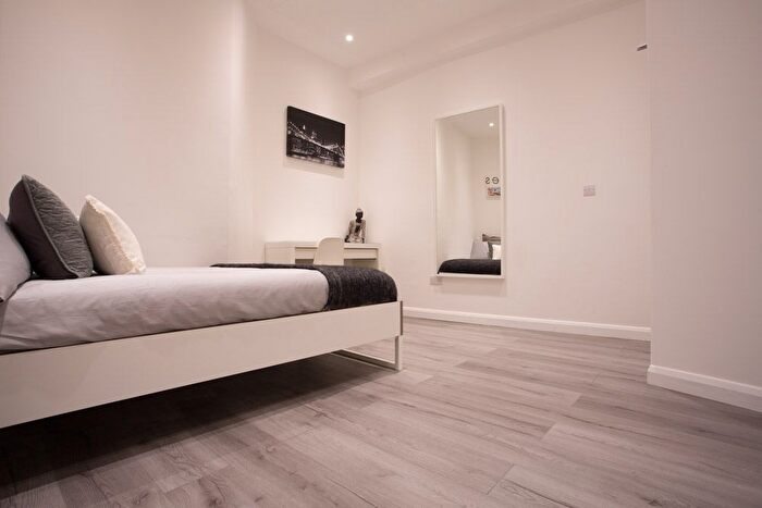 2 Bedroom Flat To Rent In Newington Butts, London, SE11