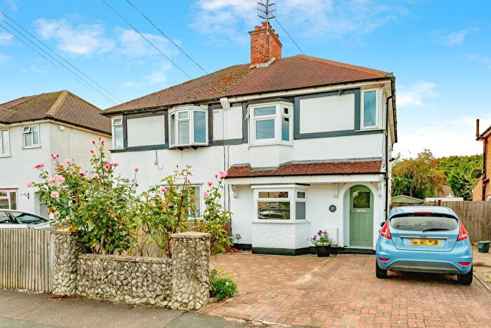 3 Bedroom Semi-Detached House For Sale In Hanworth Road, Redhill, RH1