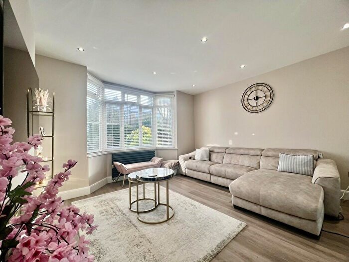 5 Bedroom Semi-Detached House To Rent In Alandale Drive, Pinner, HA5