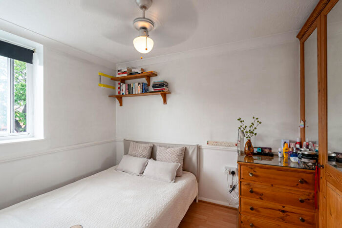 1 Bedroom Apartment For Sale In Lilleshall Road, Morden, SM4