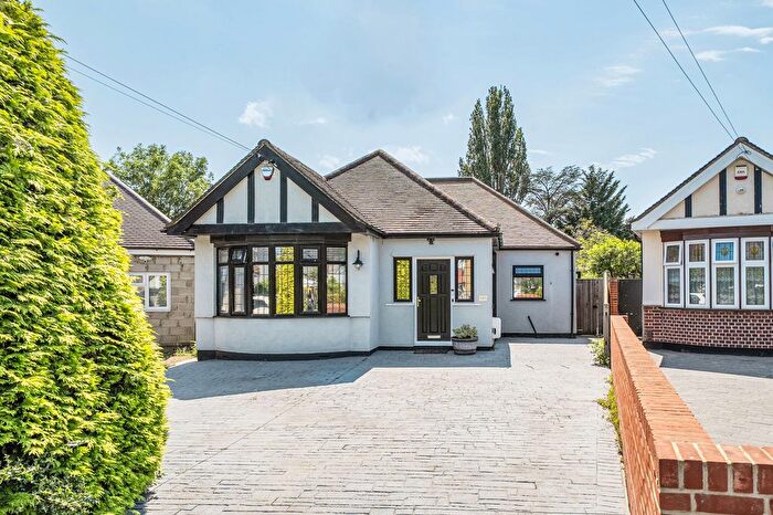 3 Bedroom Detached Bungalow For Sale In Kenbury Close, Ickenham, UB10
