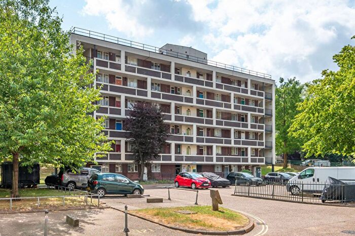 2 Bedroom Flat For Sale In Hallfield Estate, Bayswater, London, W2