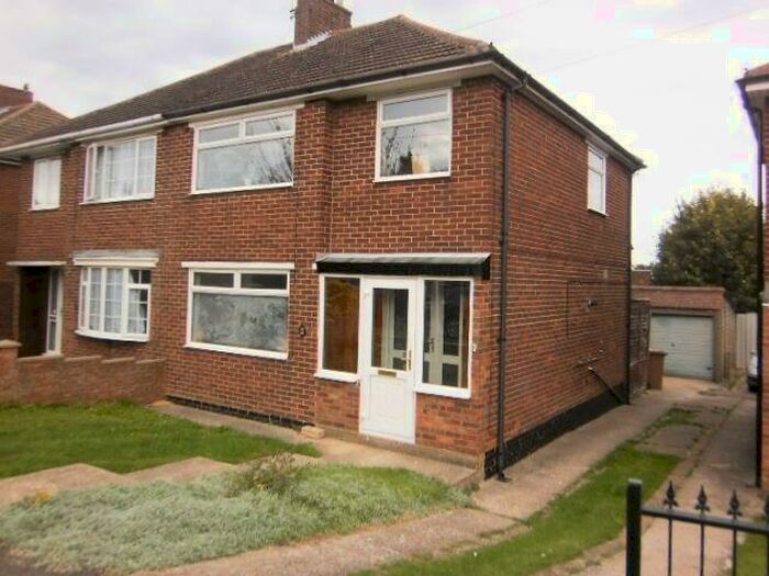 3 Bedroom Semi-Detached House To Rent In Rossfold Road, Luton, LU3