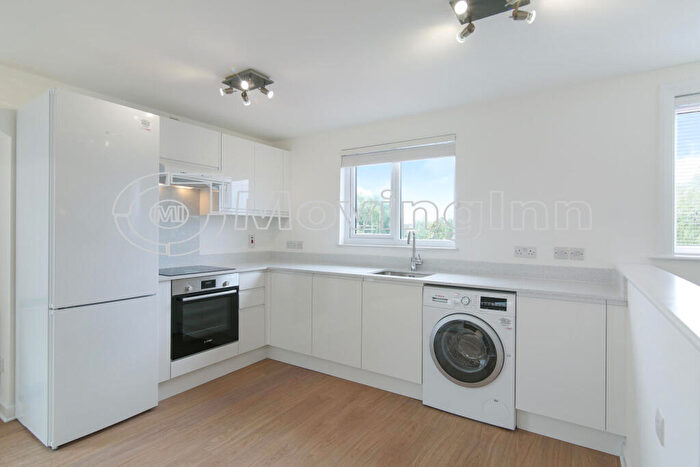 Flat To Rent In Birchanger Road, South Norwood, SE25