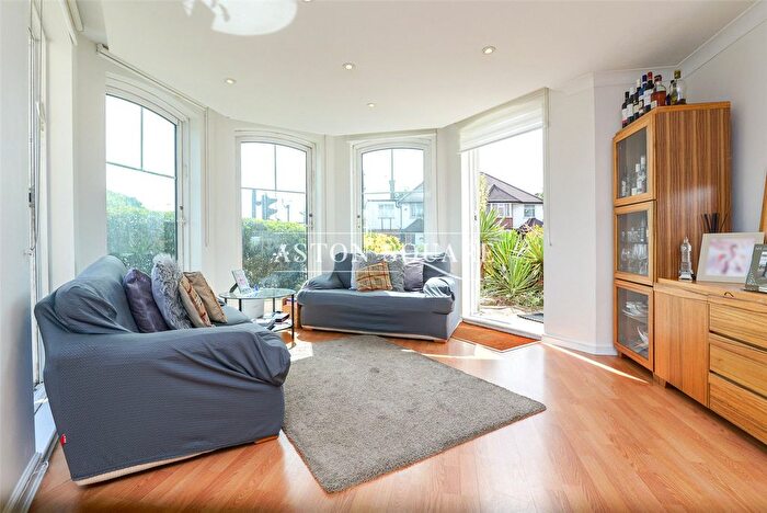 2 Bedroom Flat For Sale In Chatteris Court, Finchley Road, London, NW4