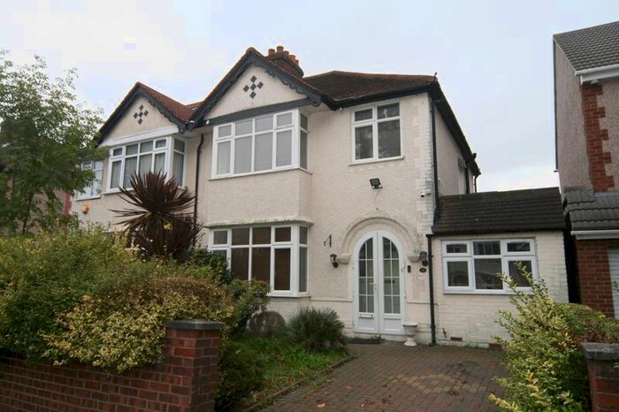 4 Bedroom Semi-Detached House To Rent In Dorchester Road, Northolt, UB5