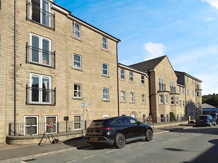2 Bedroom Flat For Sale In Sycamore Avenue, Bingley, BD16