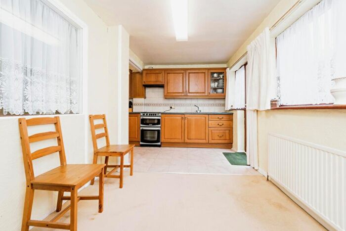 3 Bedroom End Of Terrace House For Sale In Auriel Avenue, Dagenham, Essex, RM10