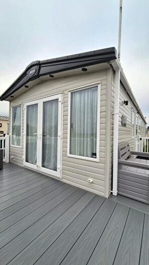 2 Bedroom Mobile/park Home For Sale In Woodleigh Caravan Park, Cheriton, Bishop, Exeter, EX6