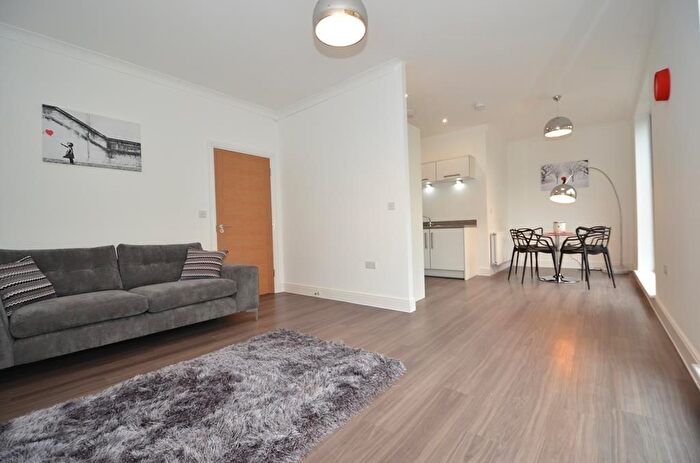 2 Bedroom Flat To Rent In Wellington House, Newall Close, Uxbridge, UB10