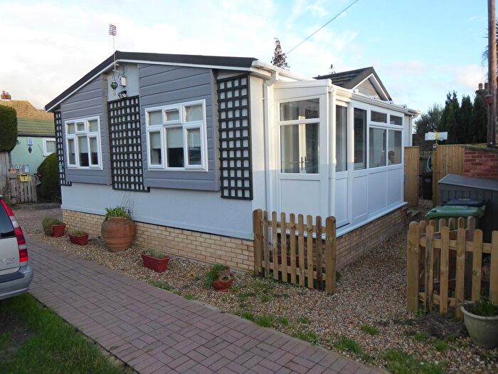 2 Bedroom Mobile/park Home For Sale In Red Lion Park, Denbigh Road, Hooe, Battle, TN33