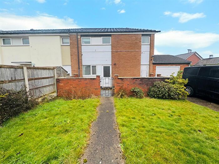 2 Bedroom End Of Terrace House For Sale In Glaslyn, Acrefair, LL14
