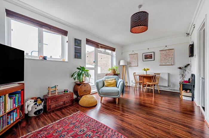 3 Bedroom Flat For Sale In Cavendish Road, Brondesbury, London, NW6