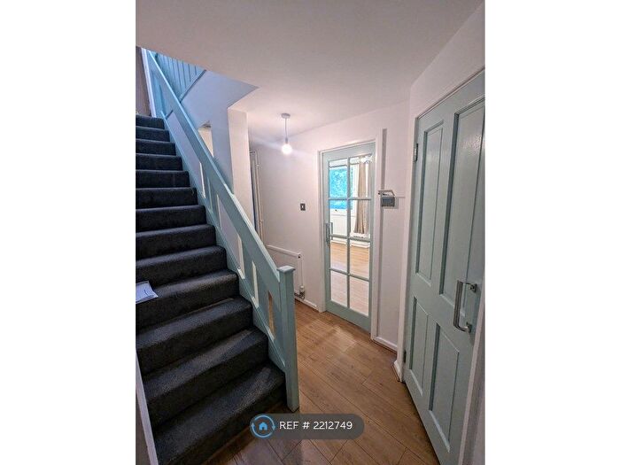 3 Bedroom Maisonette To Rent In Britten Close, London, NW11