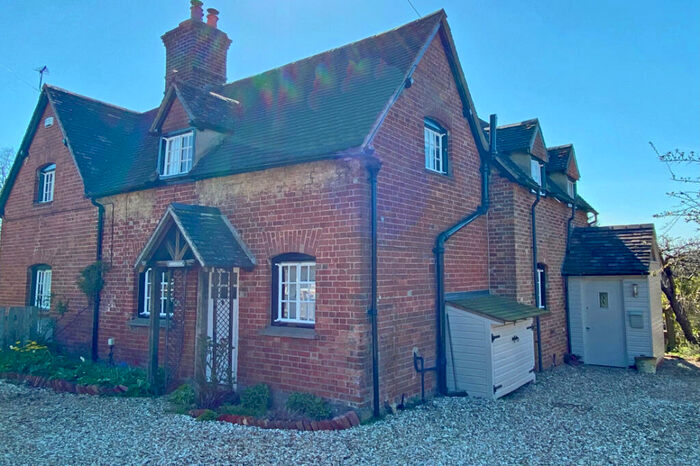 3 Bedroom Semi-Detached House For Sale In Oxford Road, Clifton Hampden, OX14