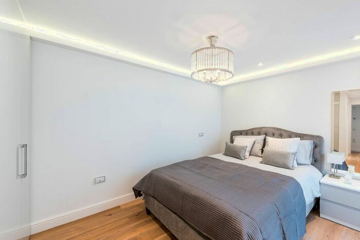 2 Bedroom Flat To Rent In Beaufort Gardens, Knightsbridge, London, SW3