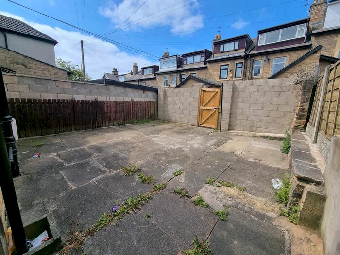 2 Bedroom End Of Terrace House To Rent In Upper Woodlands Road, Bradford, BD8