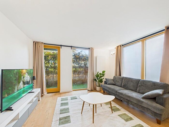 2 Bedroom Flat To Rent In North Greenwich, SE10