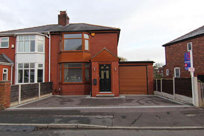 3 Bedroom Semi Detached House For Sale In Waverley Crescent, Droylsden, M43