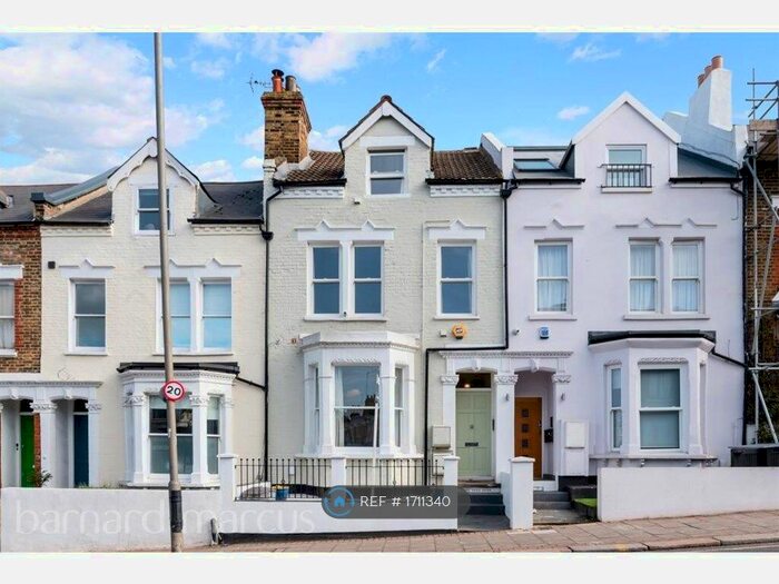 2 Bedroom Flat To Rent In Plough Road, London, SW11