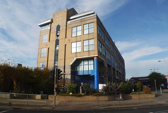 2 Bedroom Apartment To Rent In Albany Gate, Darkes Lane, EN6