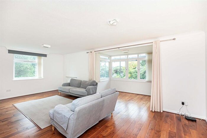 3 Bedroom Apartment For Sale In Manor Road, Bournemouth, BH1