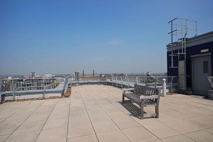 2 Bedroom Flat To Rent In Falcon Wharf, Battersea, London, SW11