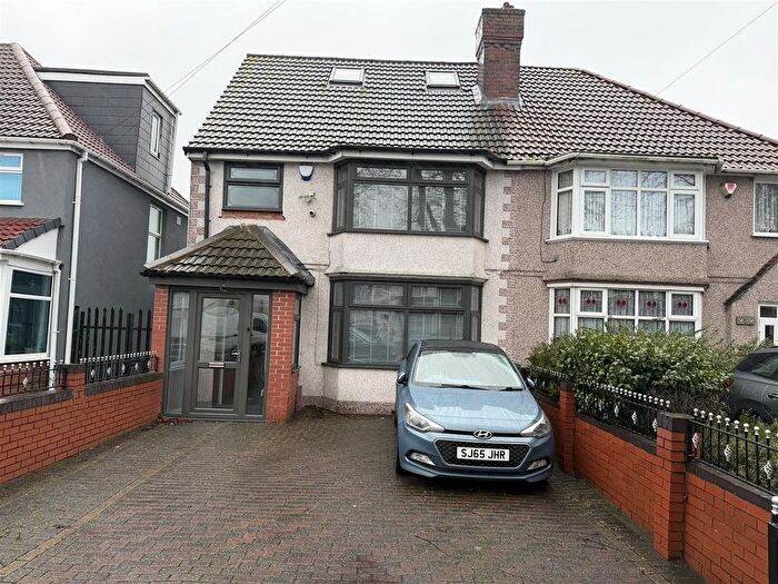 5 Bedroom Semi-Detached House For Sale In Alum Rock Road, Ward End, Birmingham, B8