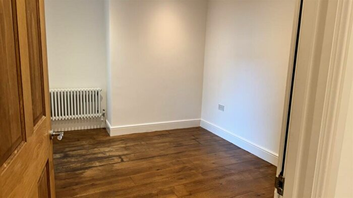 2 Bedroom Flat To Rent In Cavendish House, Marine Parade, Worthing, BN11