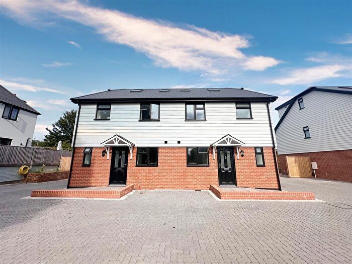 4 Bedroom Semi-Detached House To Rent In Watermill Lane, Bexhill-On-Sea, TN39