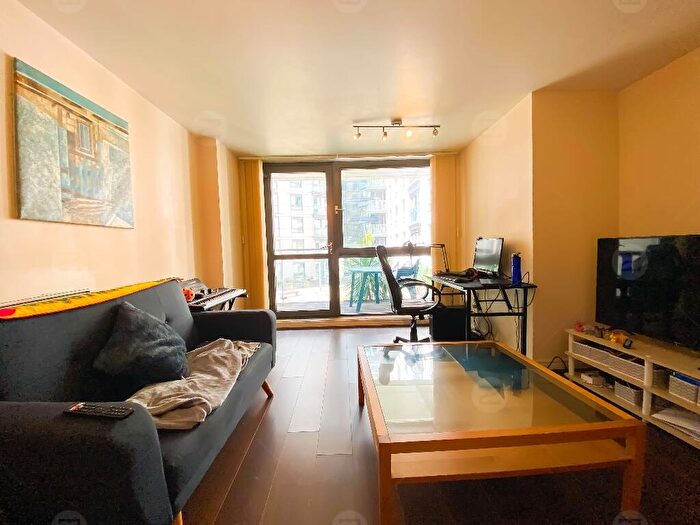1 Bedroom Flat For Sale In Centenary Plaza, Holliday Street, Birmingham, B1