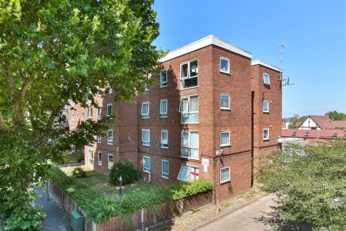 2 Bedroom Flat For Sale In St. James Road, Sutton, Surrey, SM1